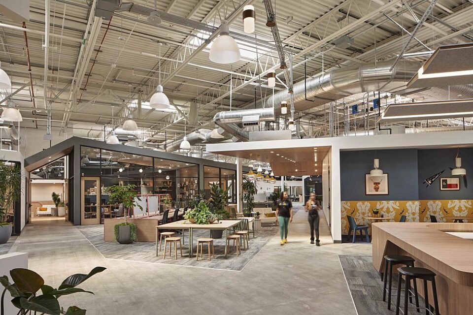 Saatchi & Saatchi – Photo by Bruce Damonte